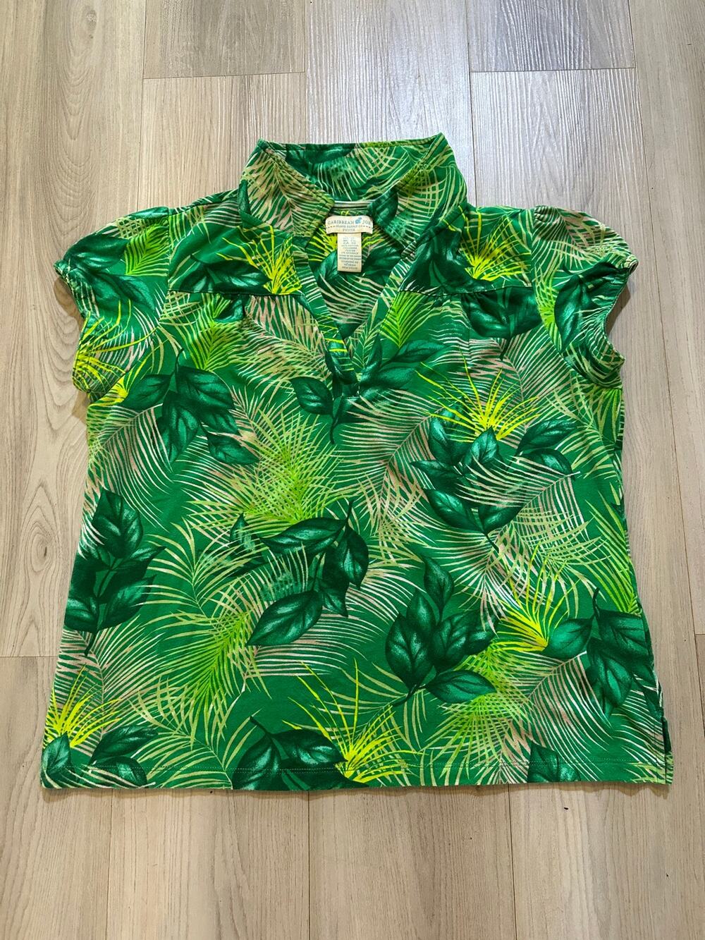Caribbean Joe Petite XL Green Tropical Palm Leaf Print V-Neck Polo Top